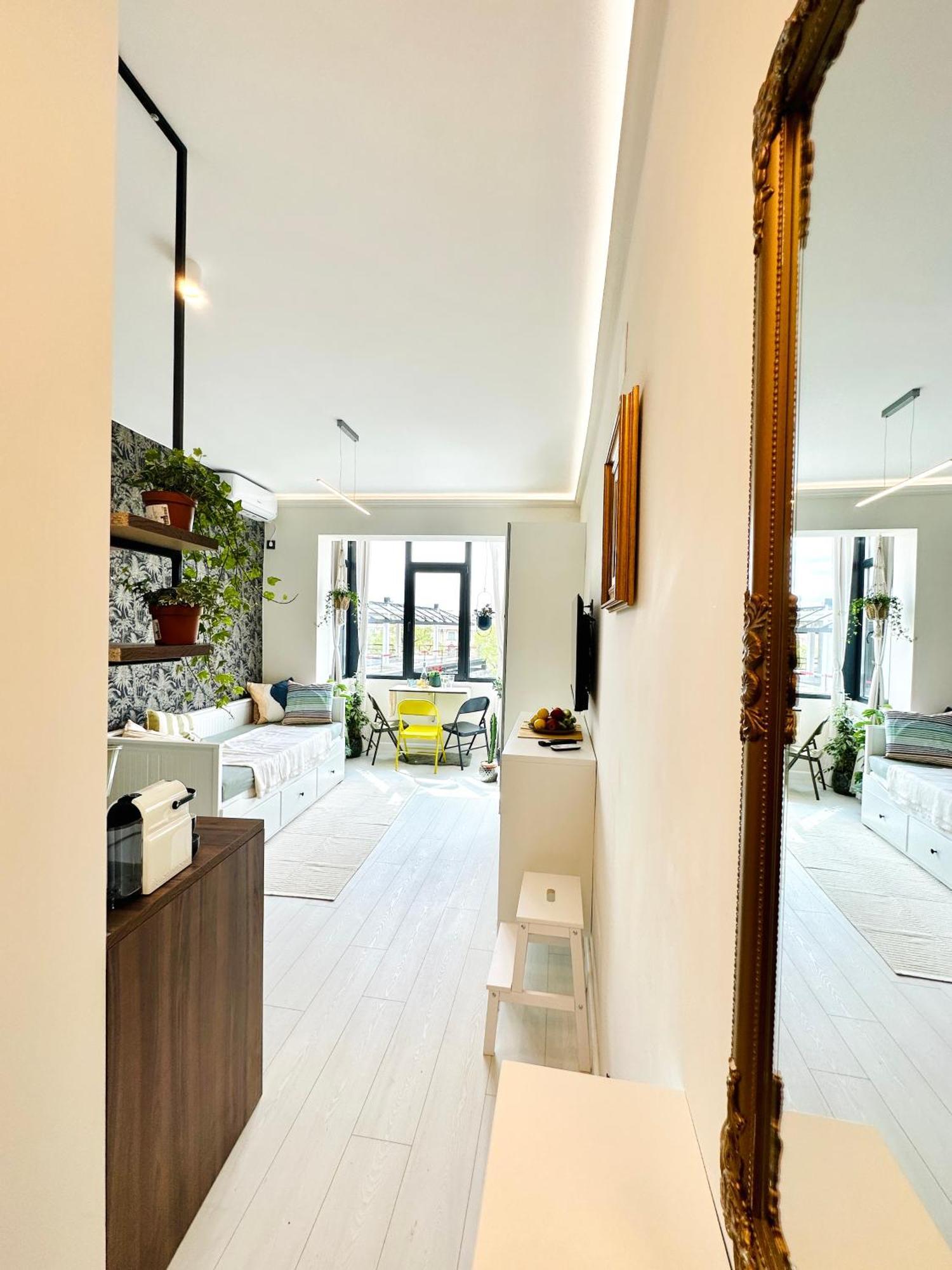 Harmony Studio - Elegant Escape Near Ateneu Бухарест Экстерьер фото